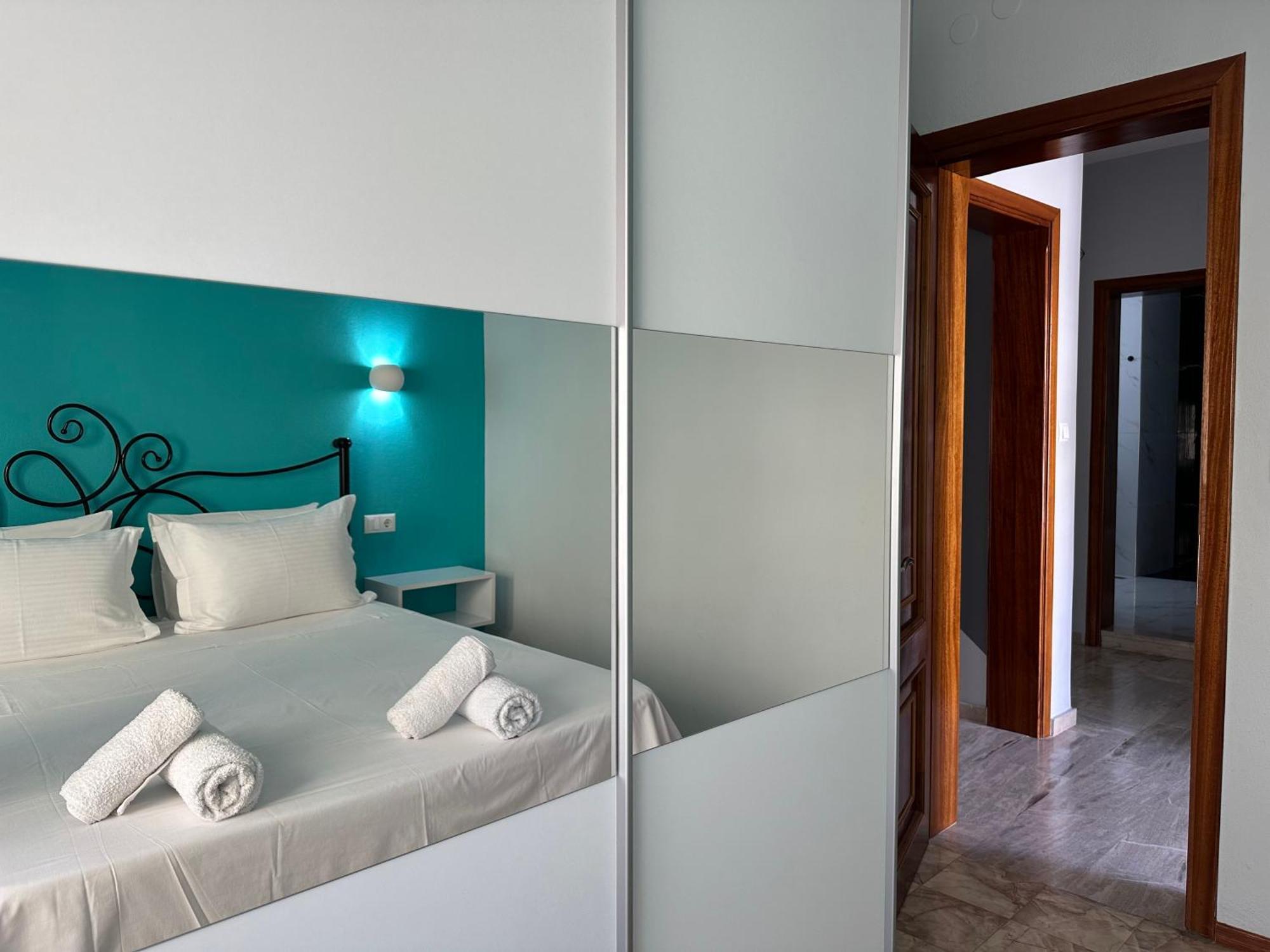W Pearl Suite Néa Péramos Buitenkant foto