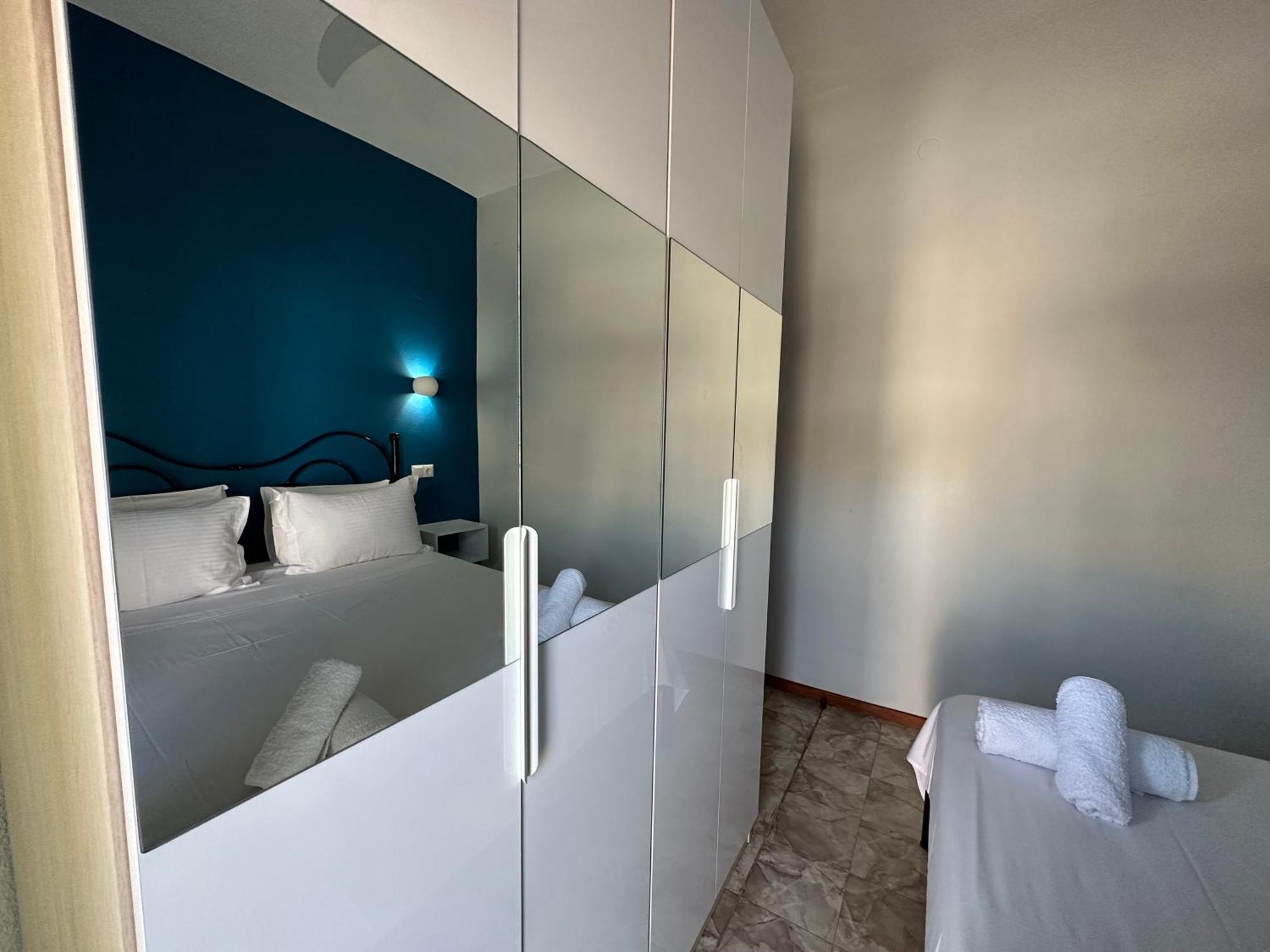 W Pearl Suite Néa Péramos Buitenkant foto
