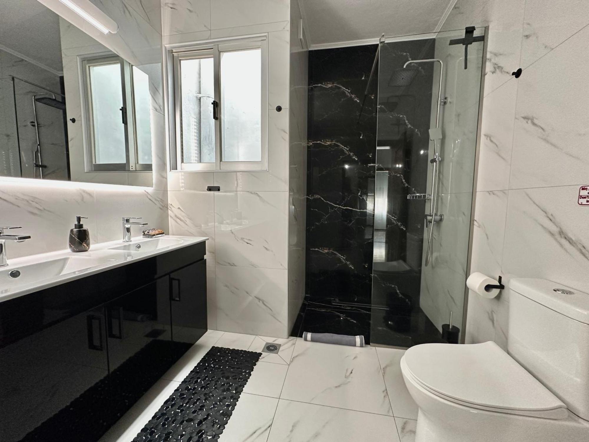 W Pearl Suite Néa Péramos Buitenkant foto
